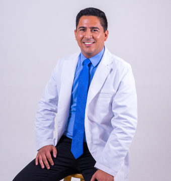 Dr. Cristian Castro